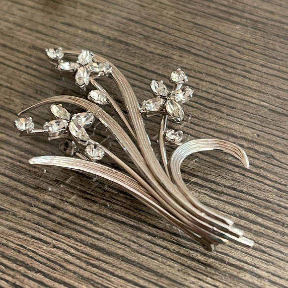 Antique Signed Krementz Silver-Tone Clear Rhinestone Floral Brooch Pin - Picture 15 of 16